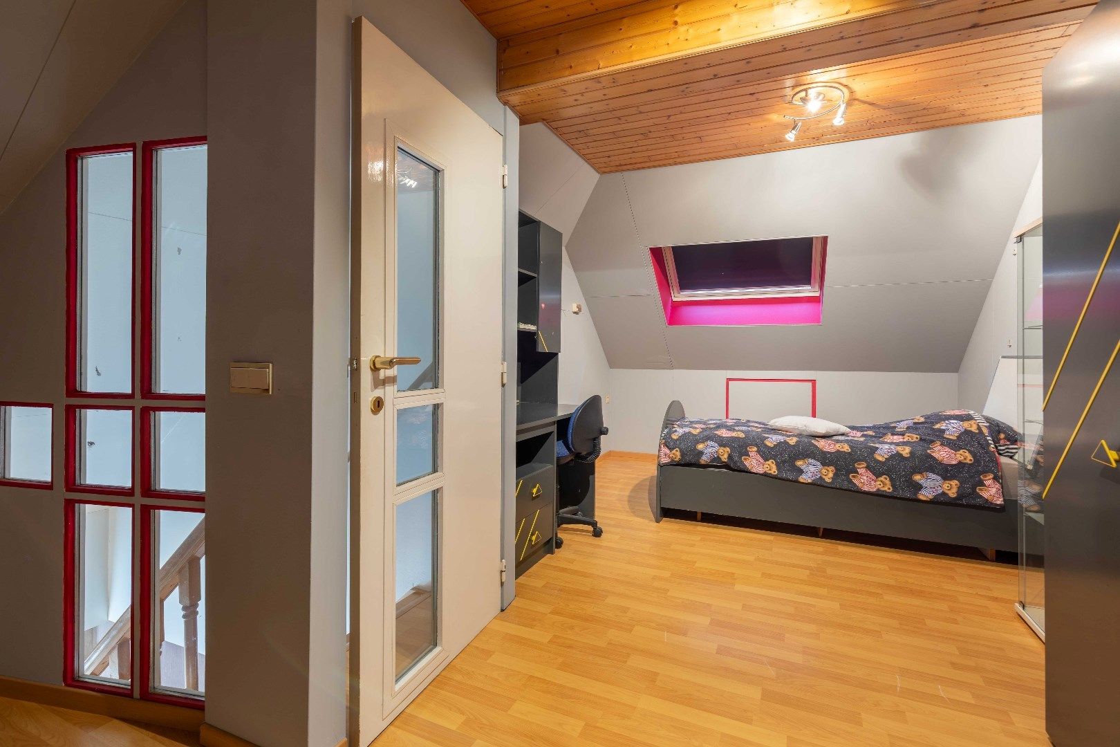 Opbrengsteigendom met handelszaak, atelier en 3 woningen. foto 17