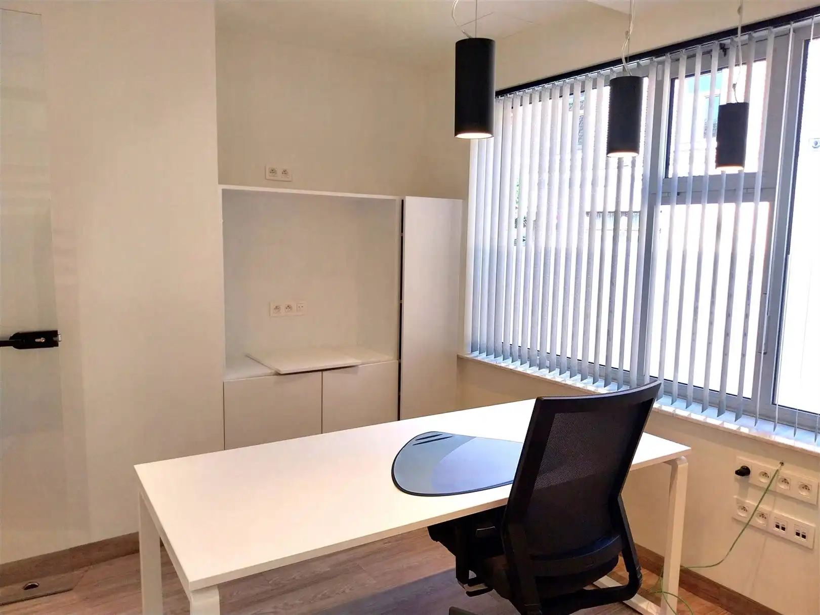 TE HUUR: Multifunctioneel pand met mogelijkheden tot kantoor- of pratijkruimte te Zolder! foto 11