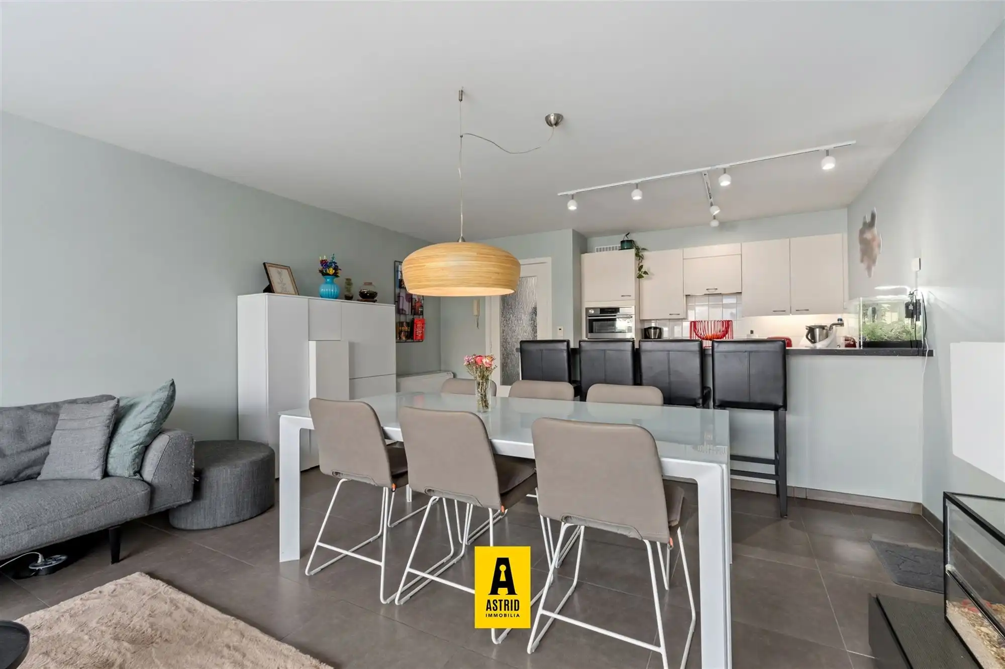 Leuk appartement met ruim terras! foto 6