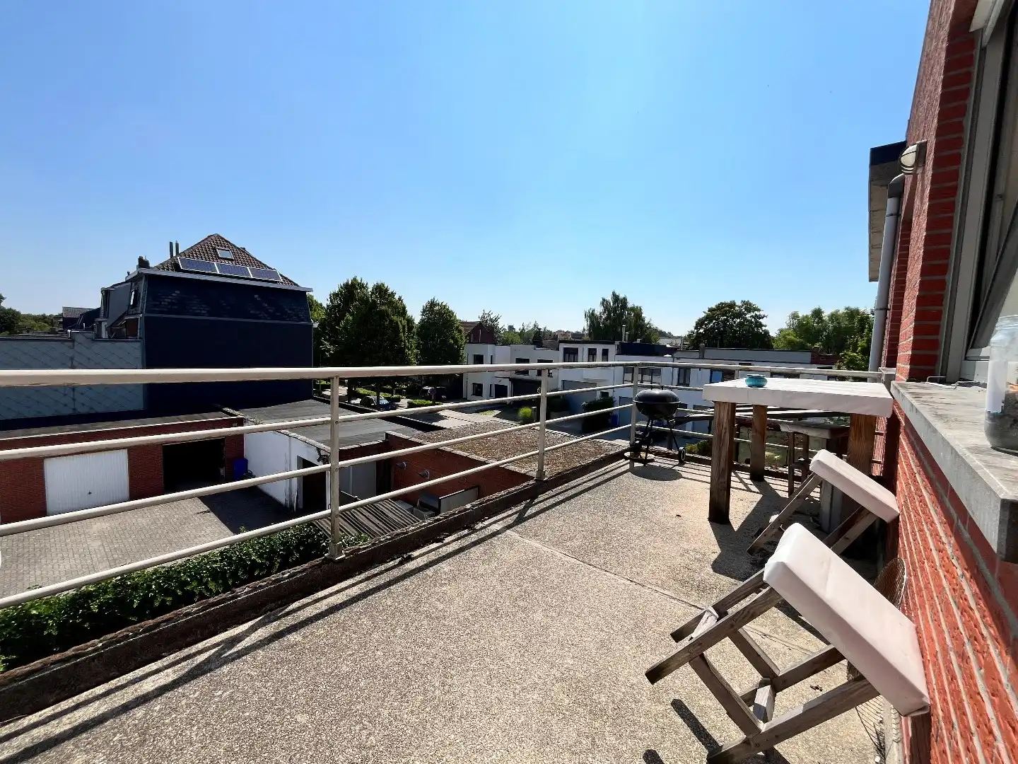 Comfortabel appartement met terras en garage foto 16