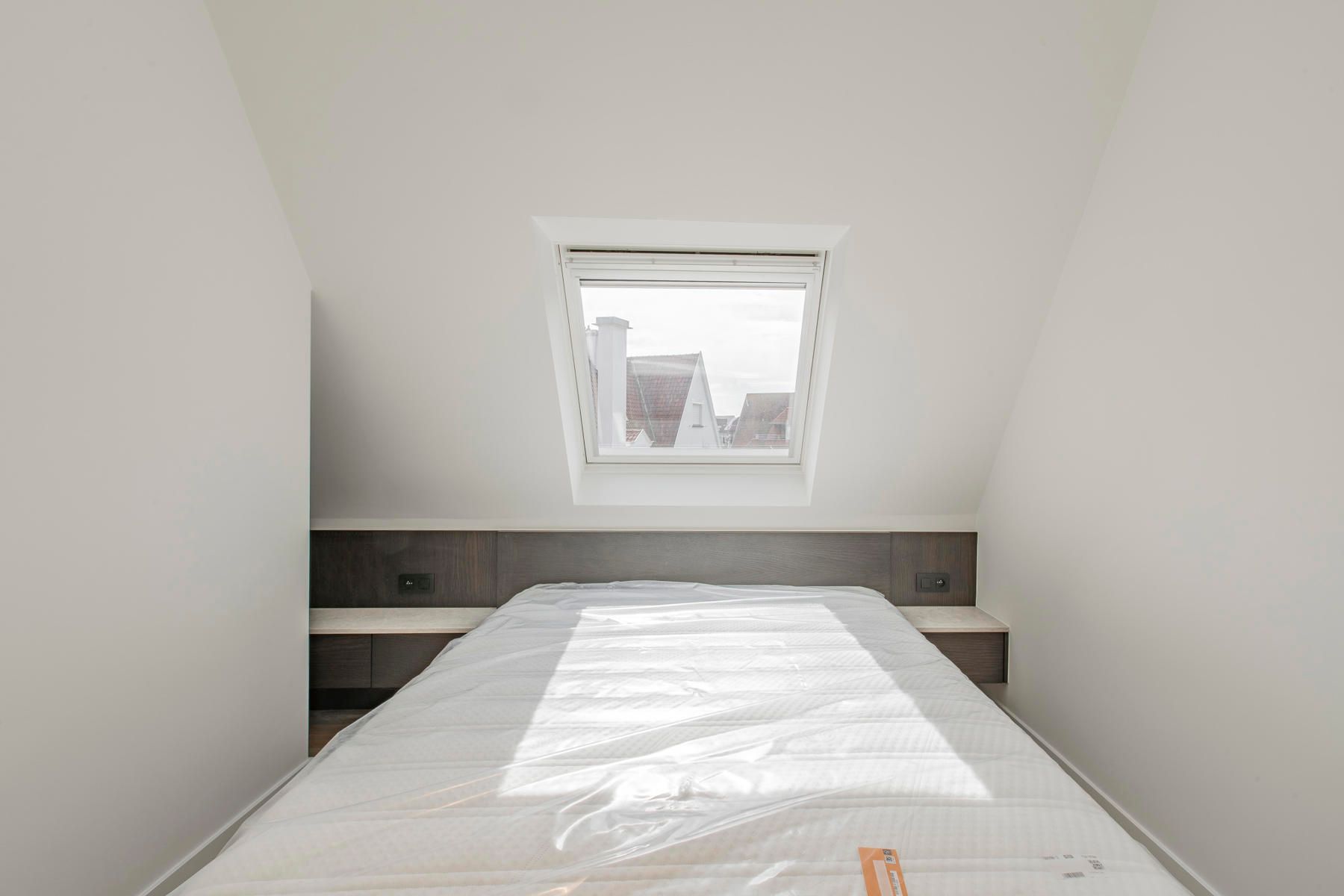 Volledig gerenoveerde penthouse in villa-residentie foto 13