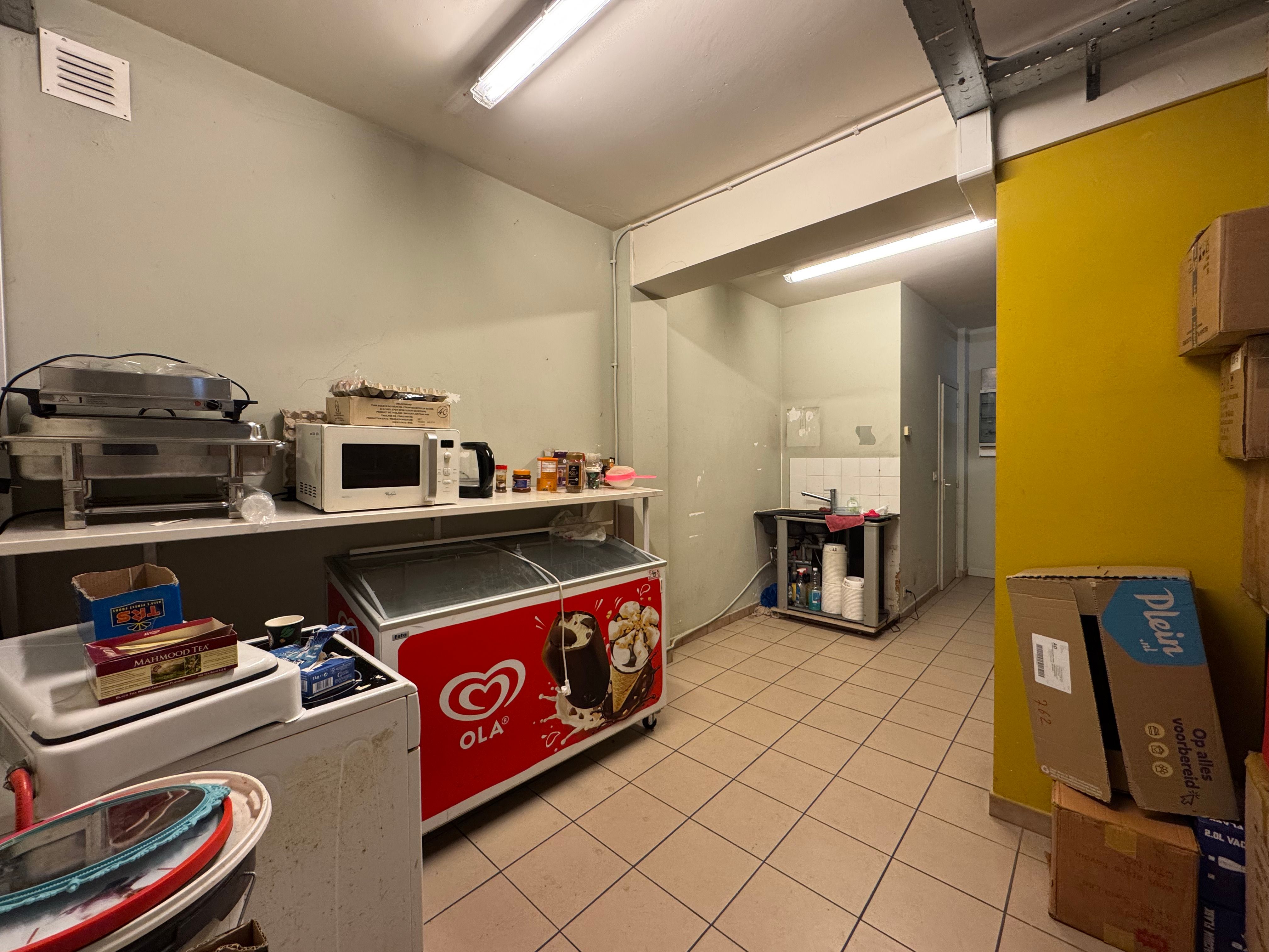 Handelsgelijkvloers 150m² + garage 20m² foto 11