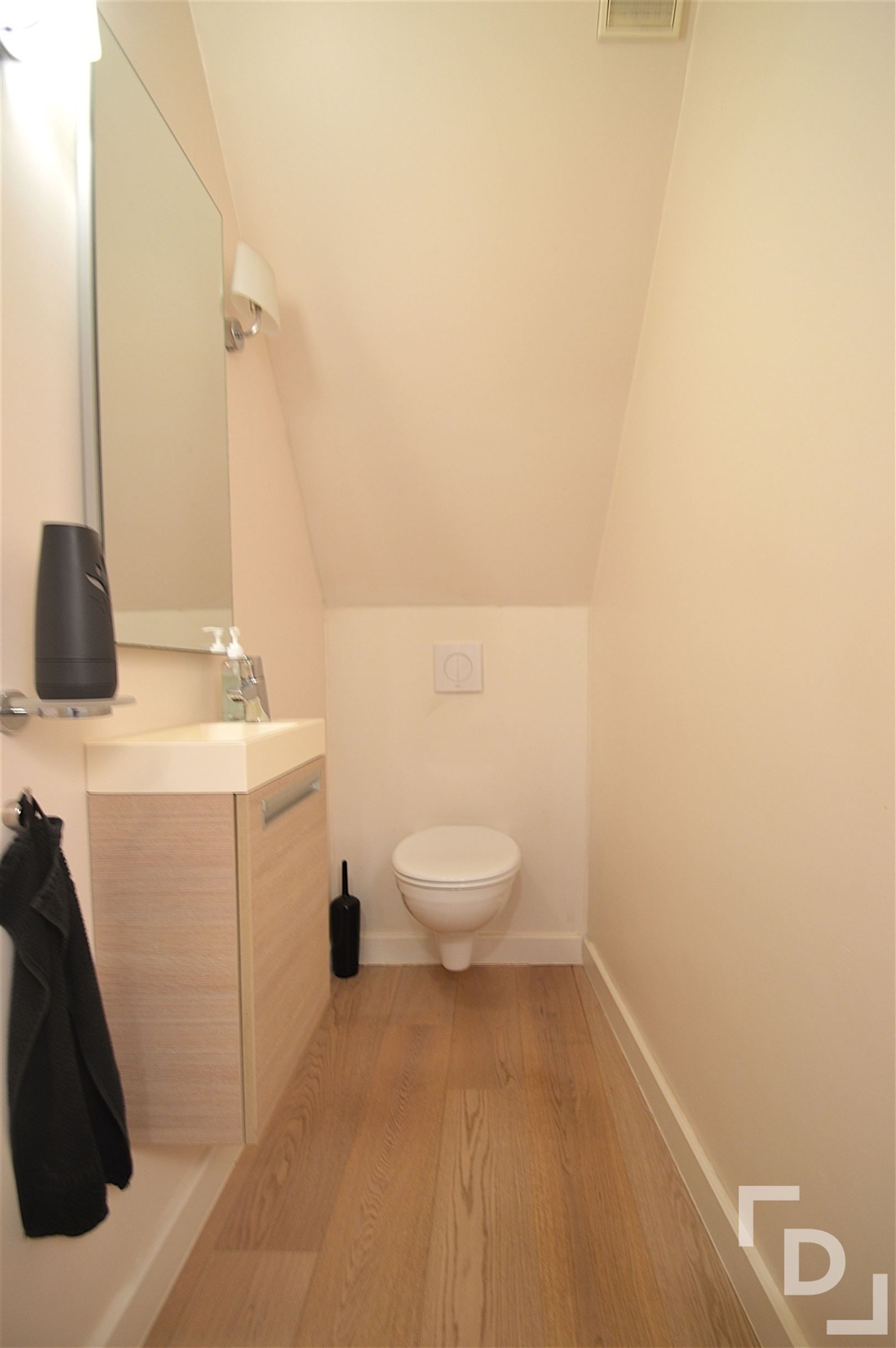 Ruim duplex appartement met garage te huur op toplocatie in Ieper foto 12