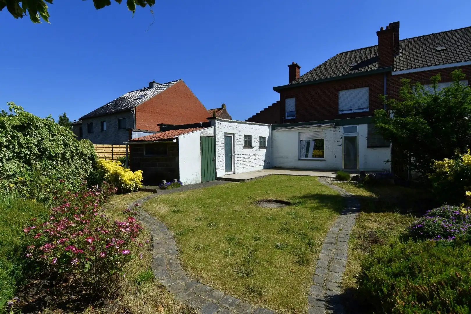 Halfopen bebouwing te koop vlakbij centrum Menen foto 9