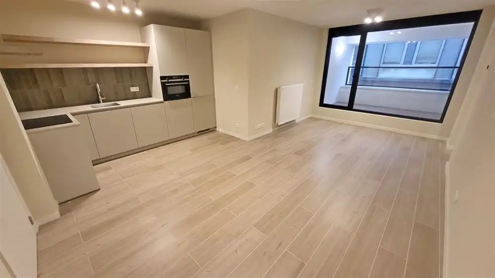  REEDS 85% VAN HET PROJECT VERHUURD! foto 3