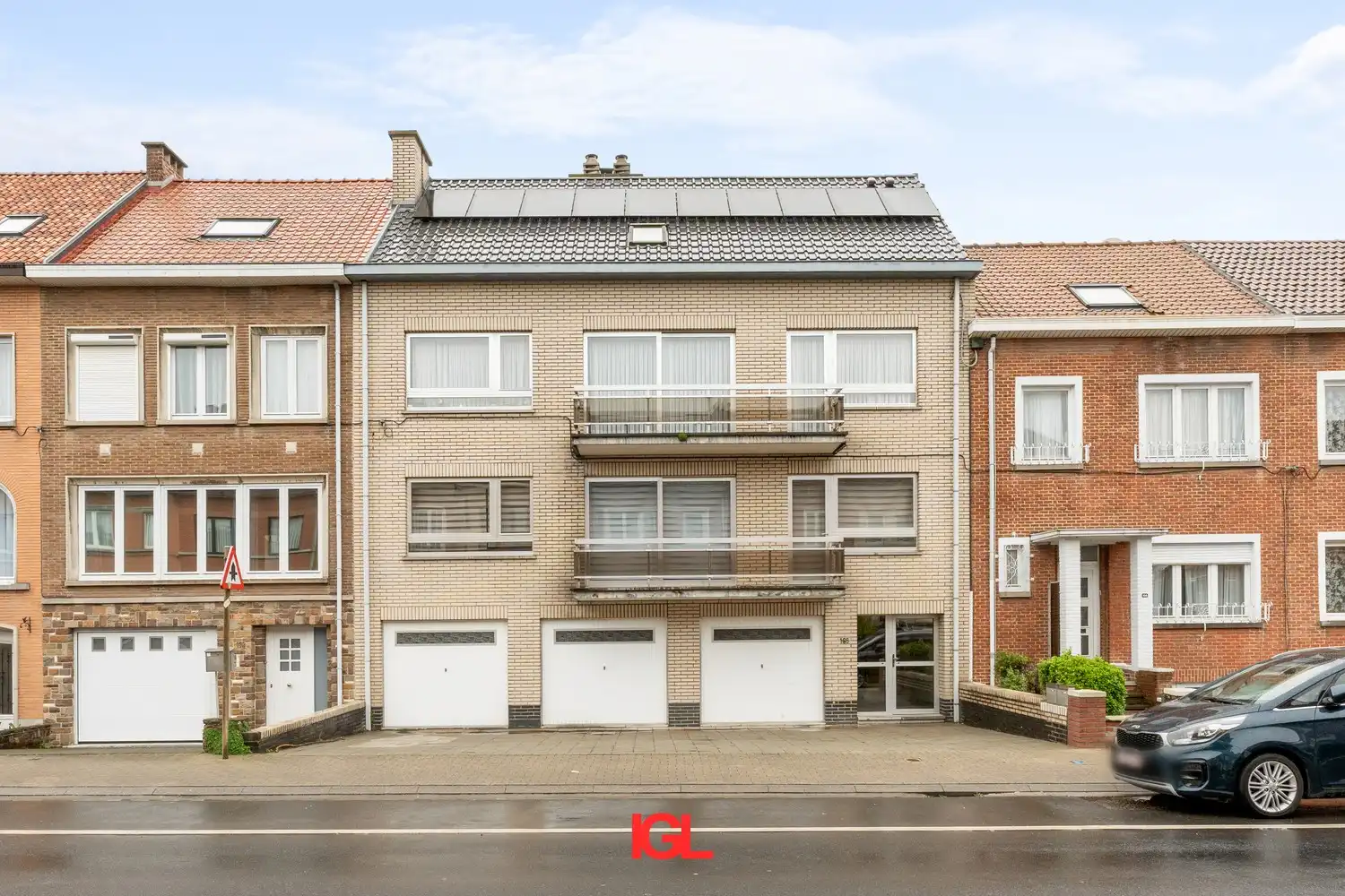 Ruim 3‑slaapkamerappartement met garage op centrale ligging in Sint‑Pieters‑Leeuw foto {{pictureIndex}}