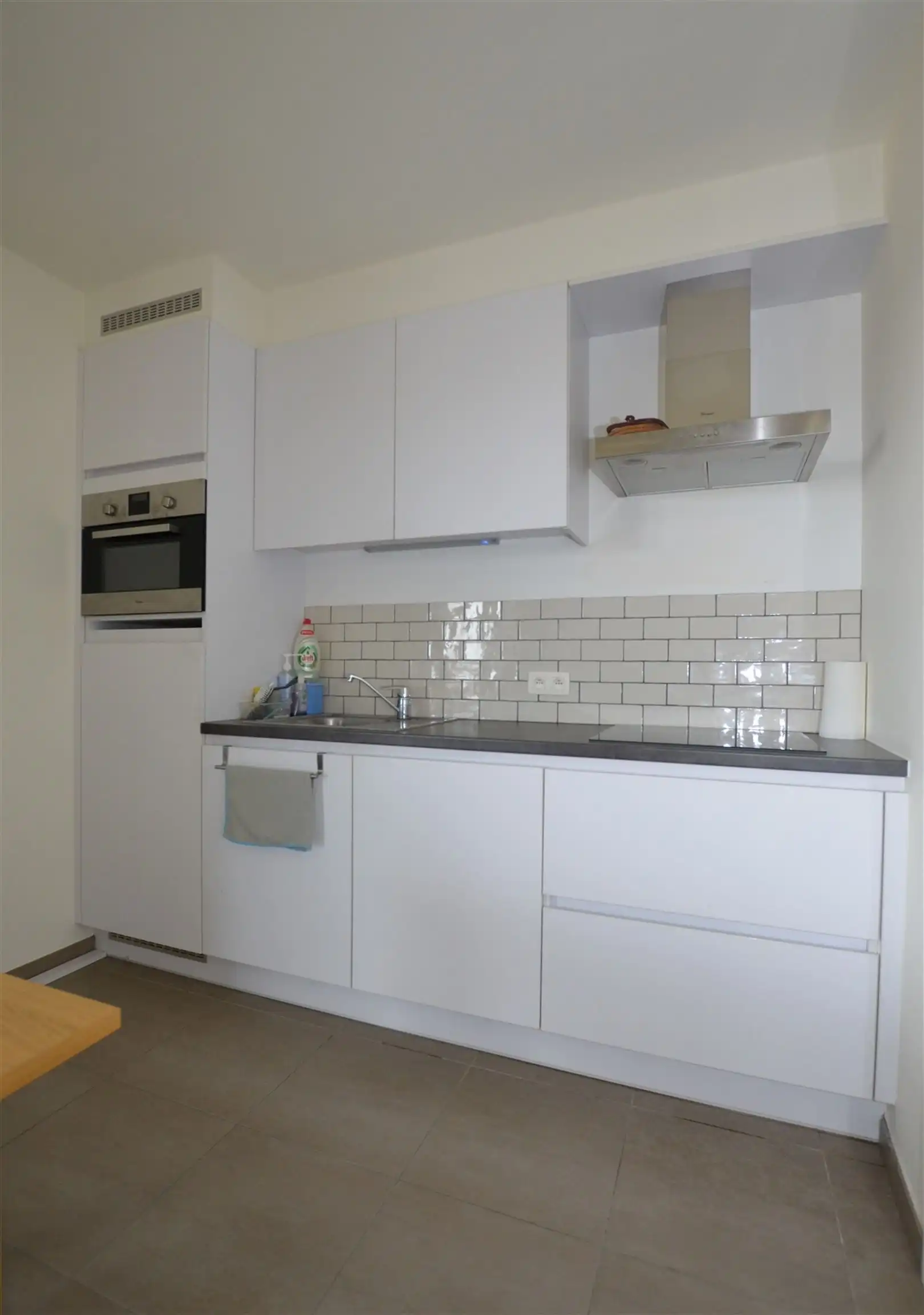 Lichtrijk appartement met weids zicht nabij het centrum foto 5