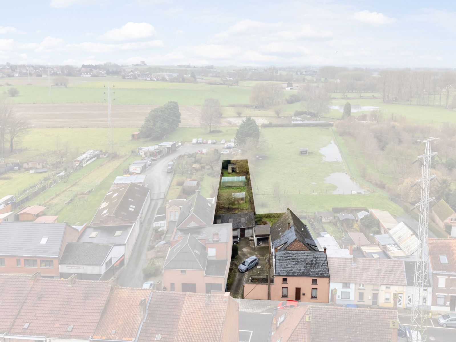 Ruime woning met bijgebouwen voor zelfstandige activiteit foto 3