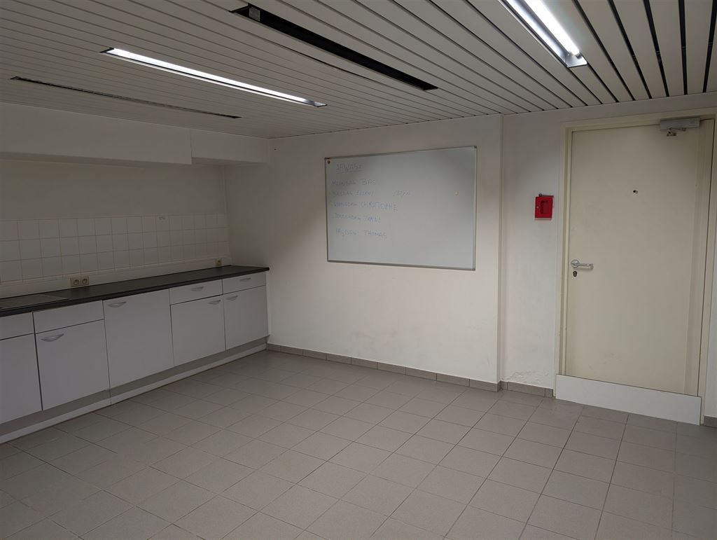 Handelsruimte op een bijzonder commerciële locatie in centrum 's-Gravenwezel foto 11