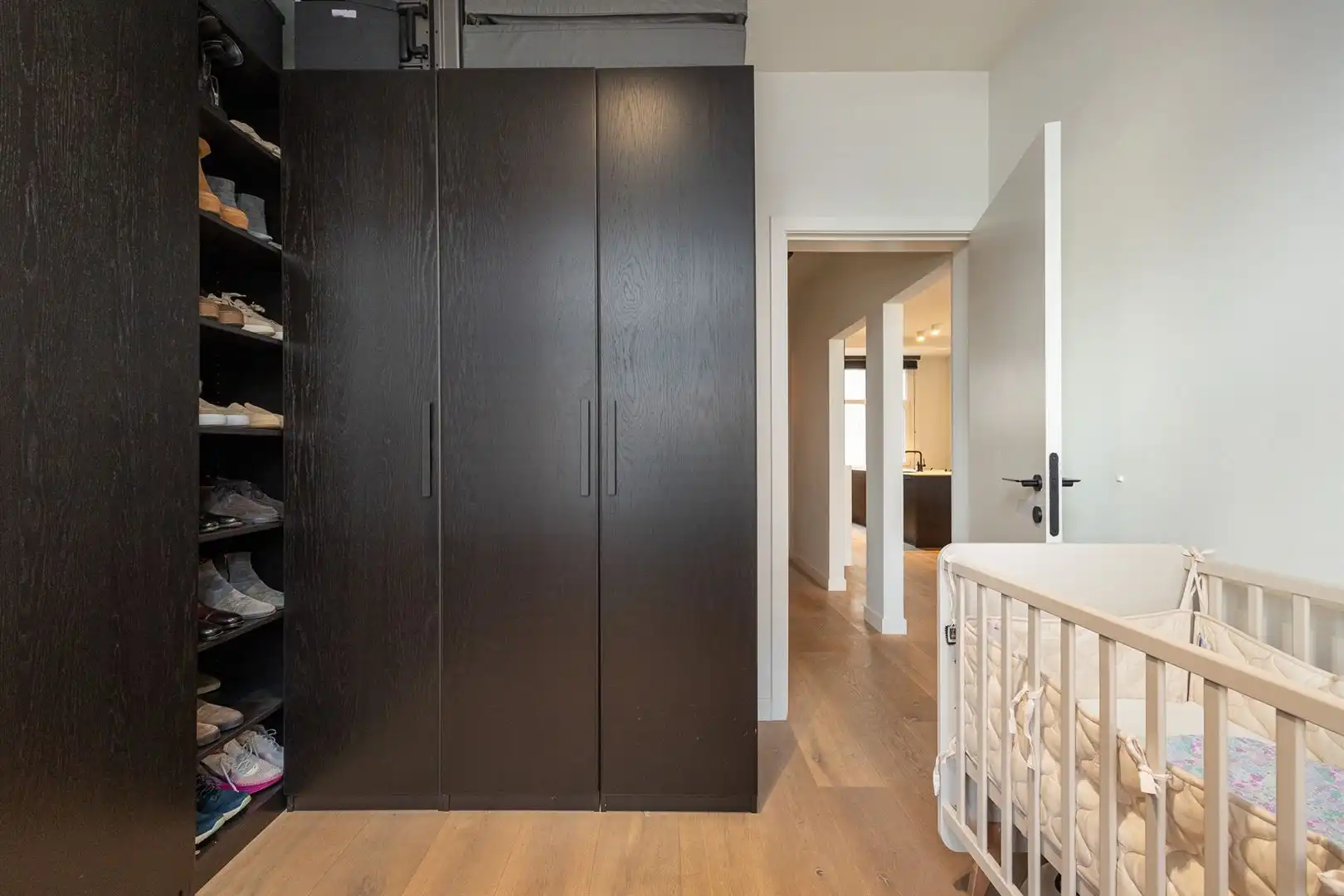 Wegdromen in een Art-deco appartement foto 16