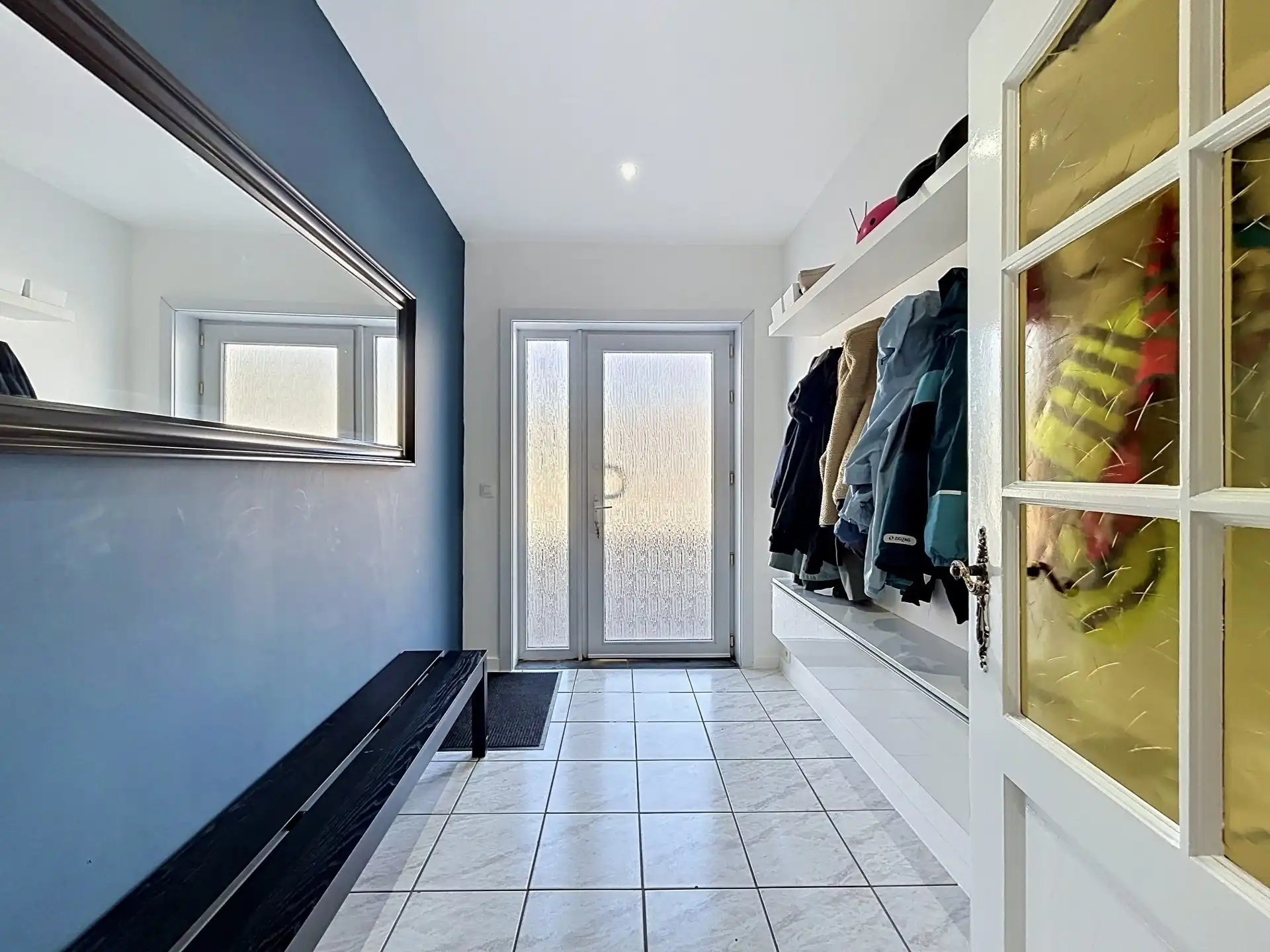 Ruime (264m²) strakke woning met vier slaapkamers en garage op perceel van 693m². foto 8