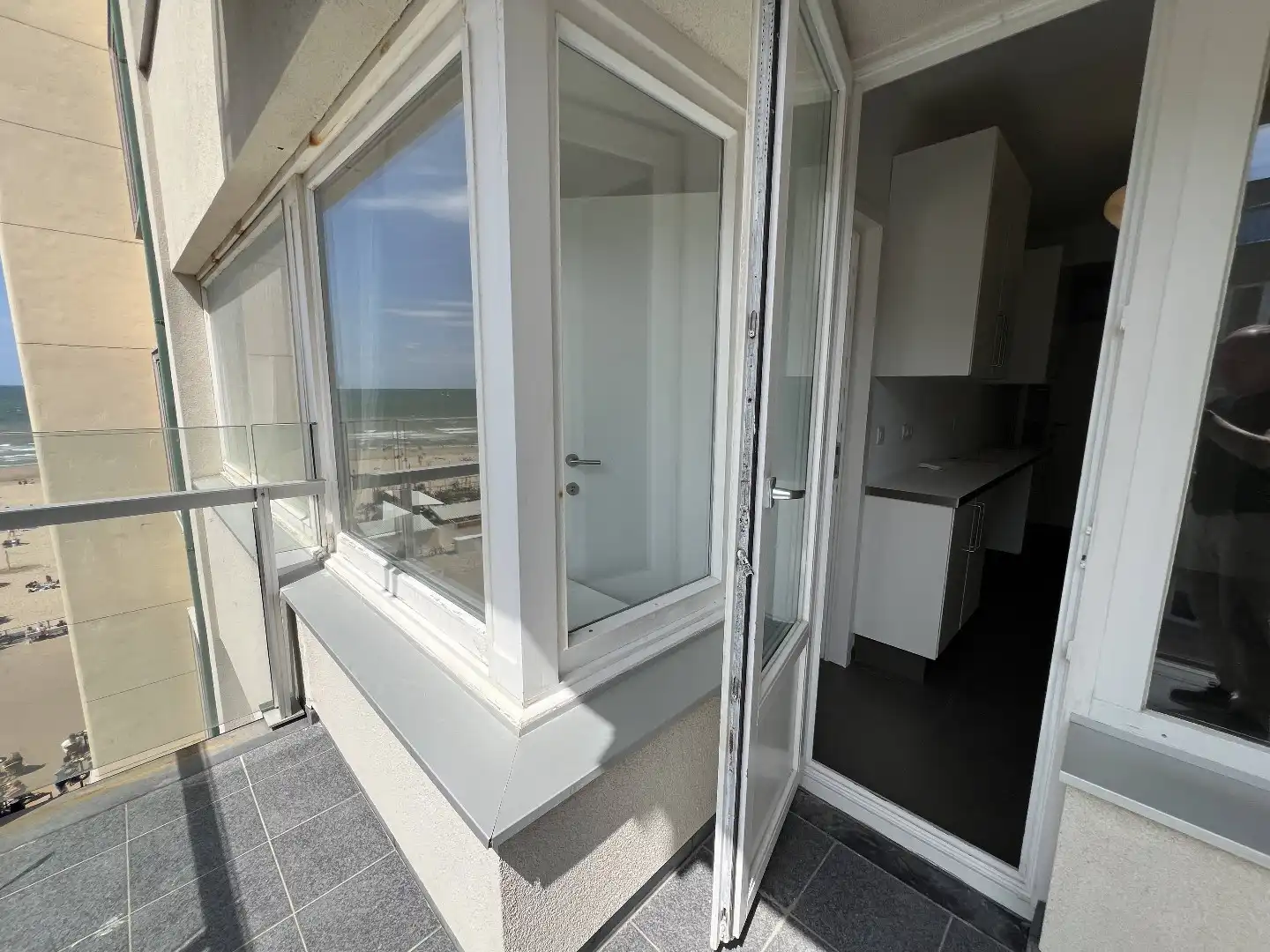 Te Huur – Appartement met Lateraal Zeezicht in het Centrum van Oostende foto 4