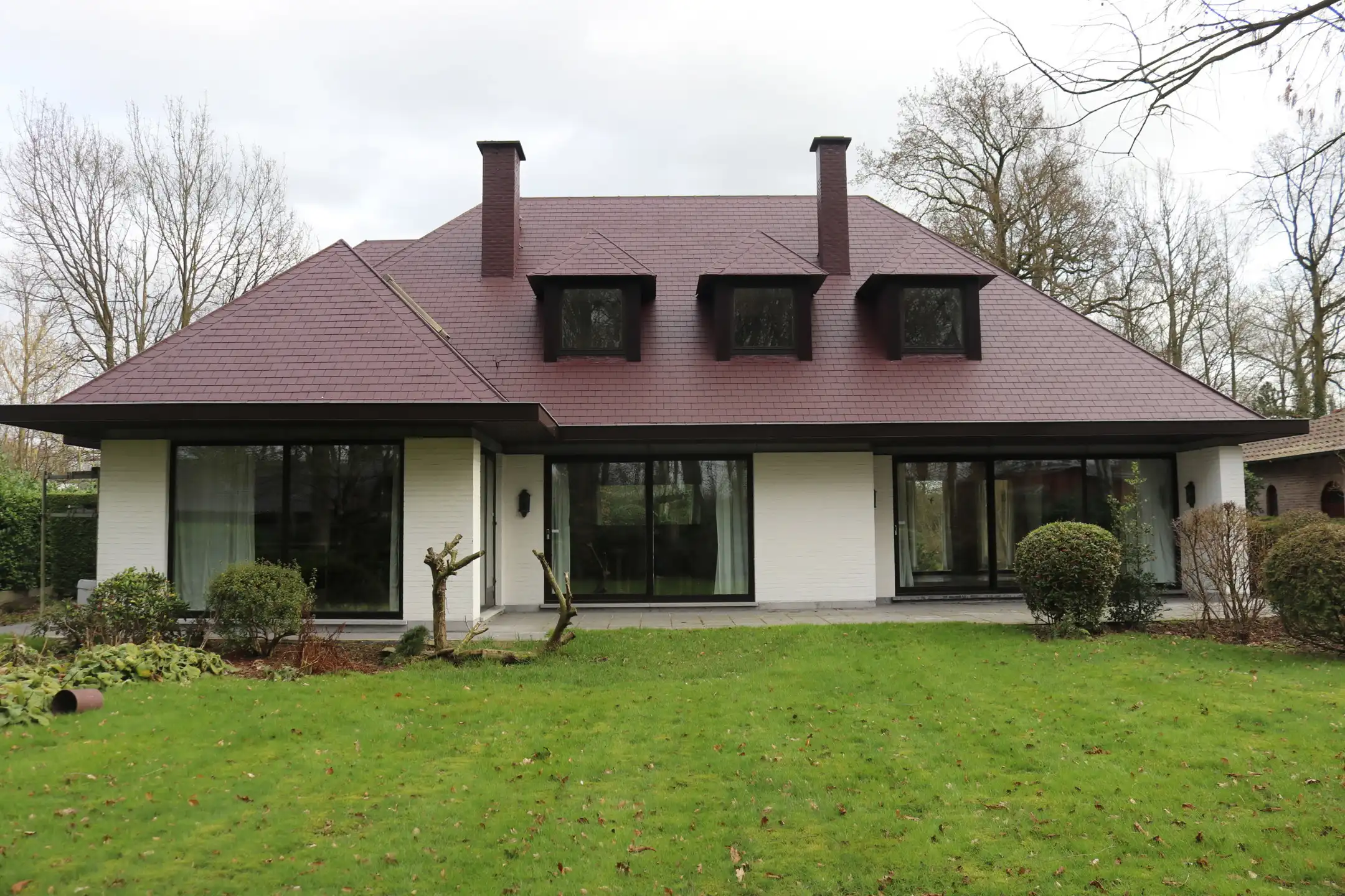 Ruime gezinswoning met tuin en garage nabij N16 en A12  foto {{pictureIndex}}