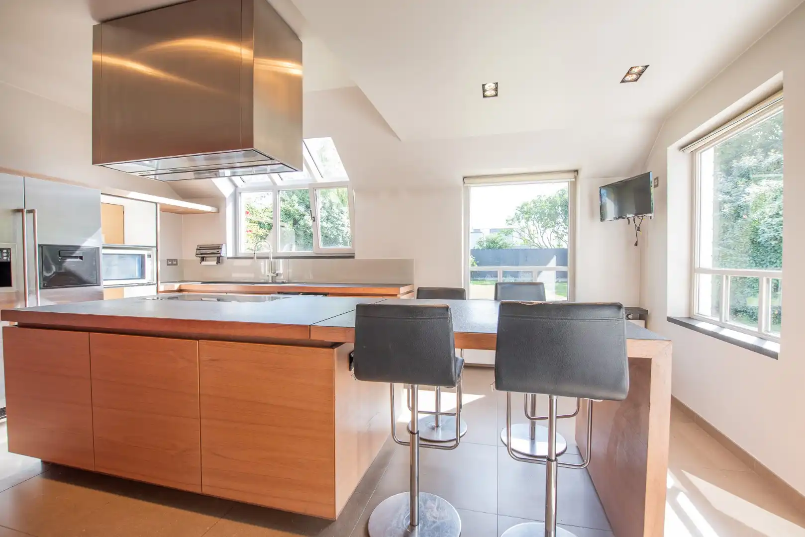 Charmante villa met praktijkruimte op 1023 m² in Zulte foto 8