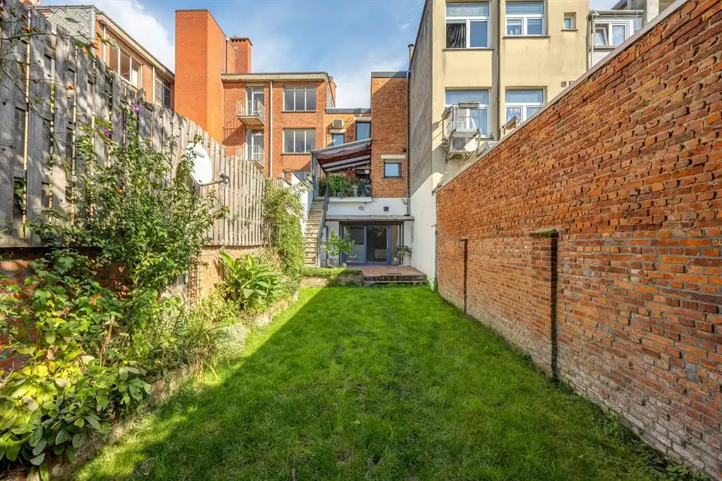Instapklaar huis met ruime tuin  foto 12