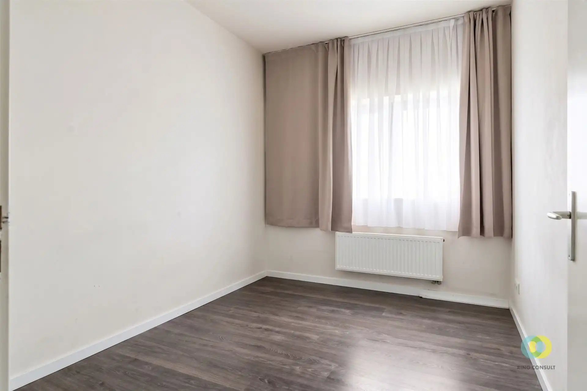 Lichtrijk appartement nabij park foto 10