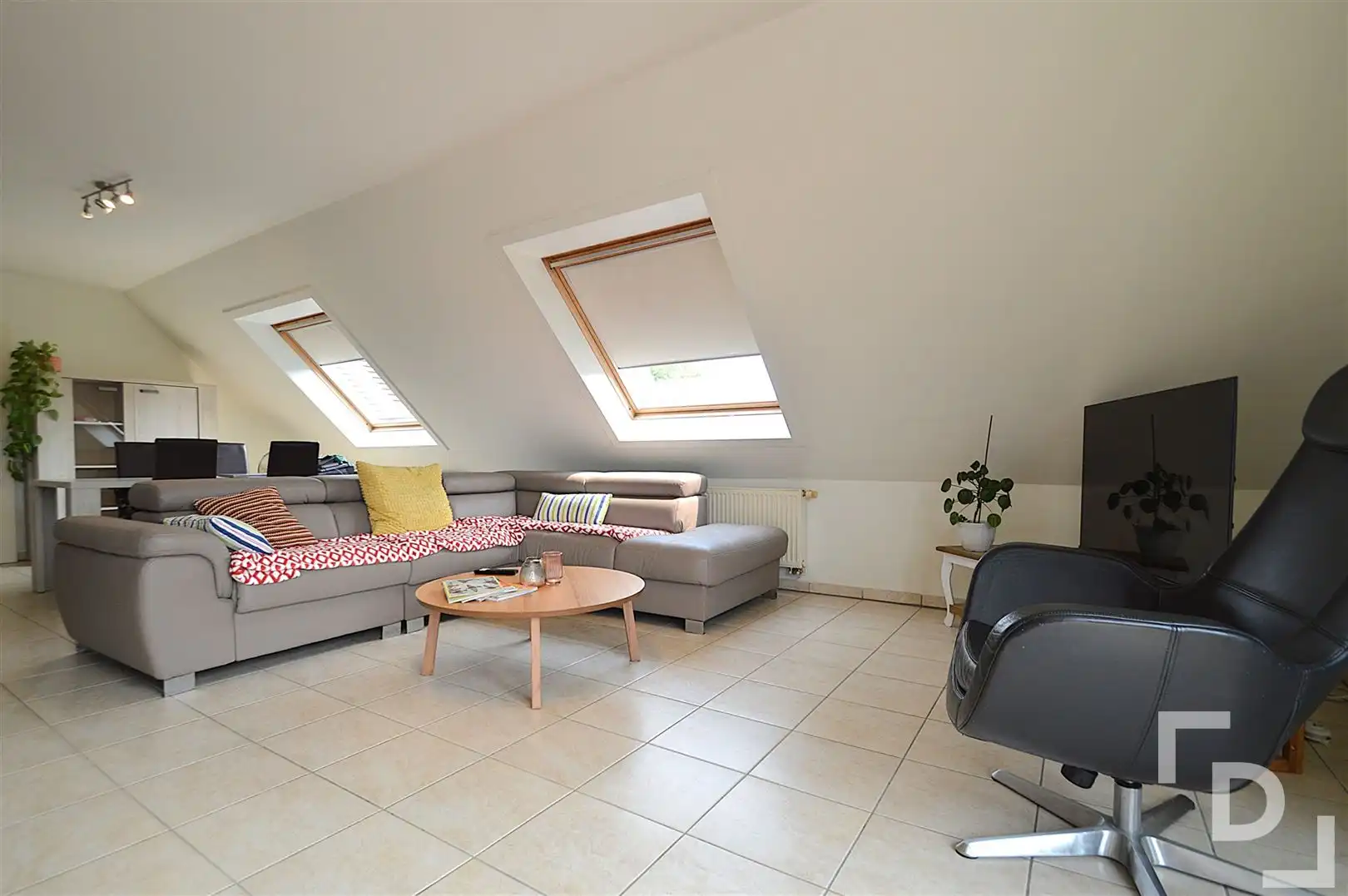 Dakappartement met terras te huur op centrale locatie in Ieper foto 3