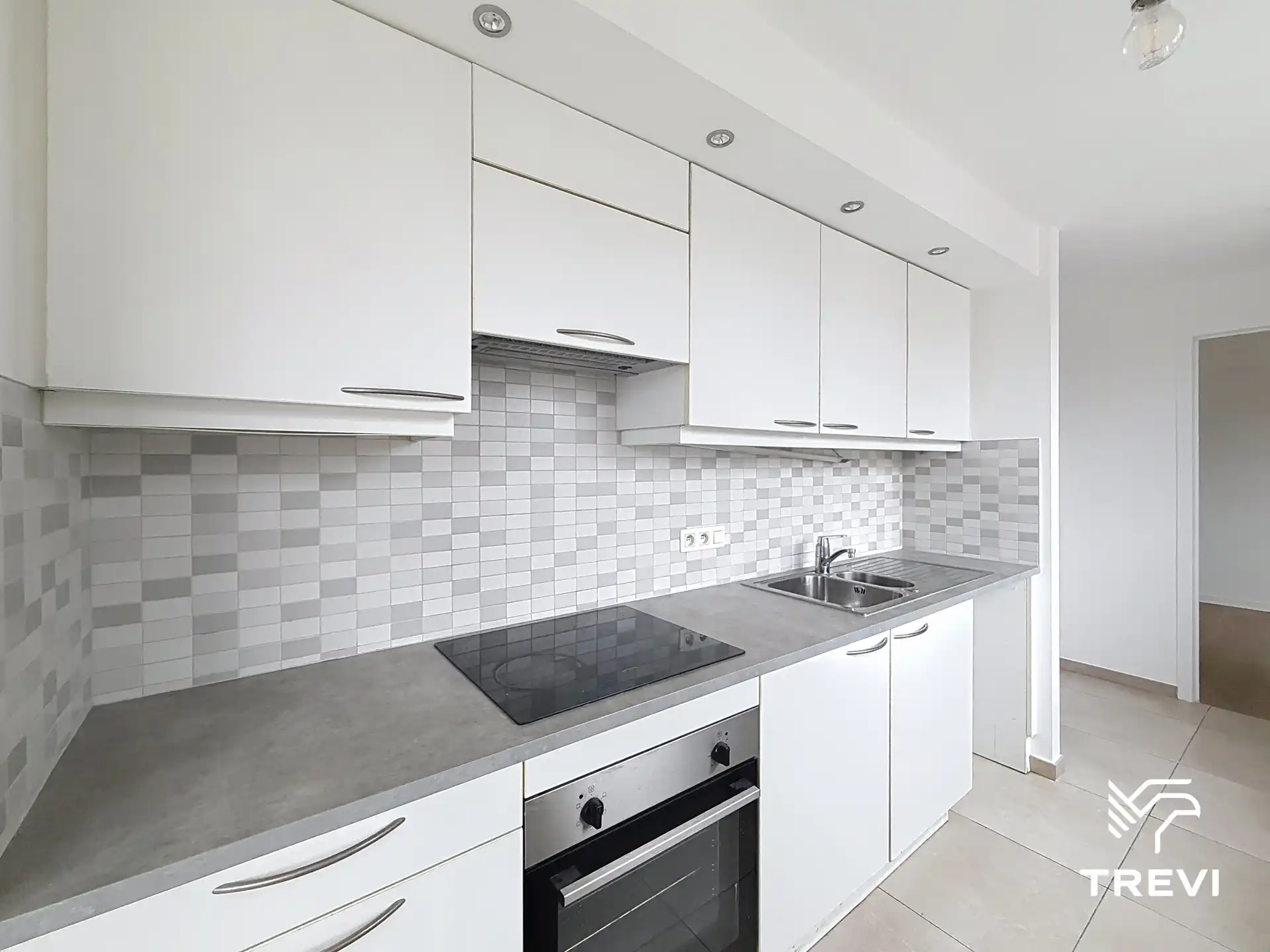 Opgeknapt penthouse met 1 slaapkamer foto 6