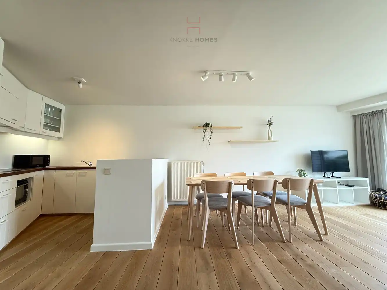 Gemeubeld twee-slaapkamerappartement met zonnig terras foto 8