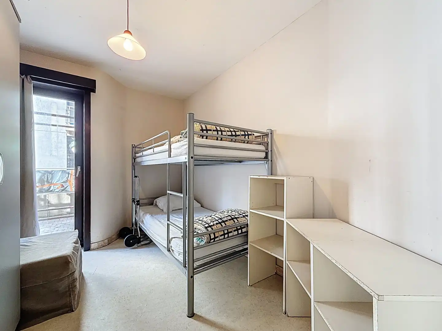 Op te knappen appartement met zongericht terras nabij de zee en Havengeul. foto 6