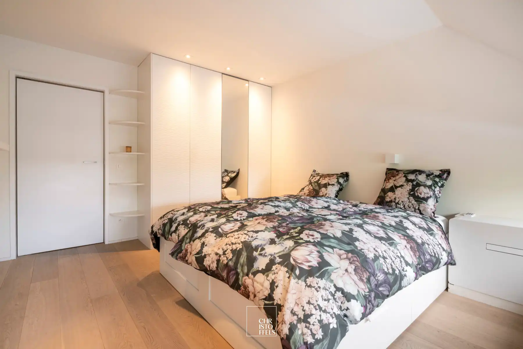 Luxe afgewerkte stadswoning (235m²) in domein Oud Rekem foto 11