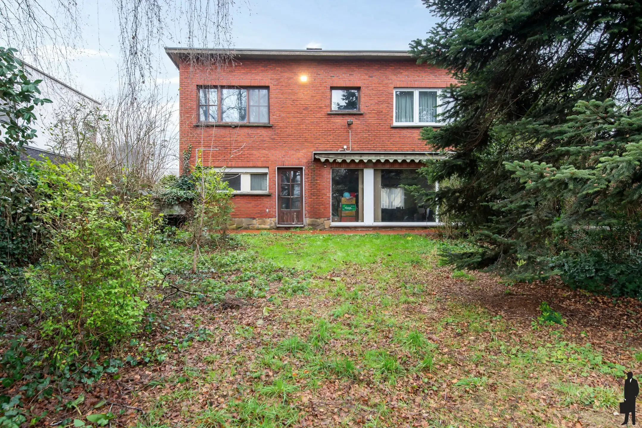 Te renoveren woning met veel mogelijkheden op een toplocatie foto 3