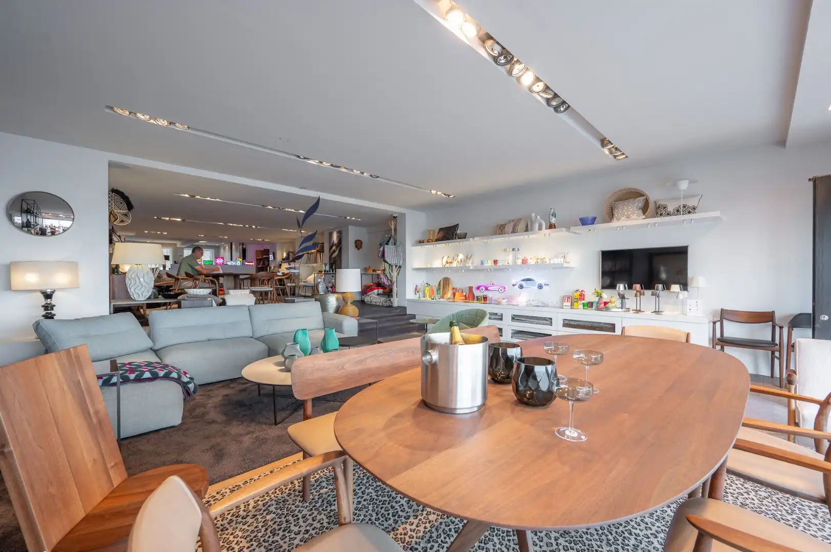 Prachtig Handelspand Gelegen Op De Zeedijk Van Knokke foto 3