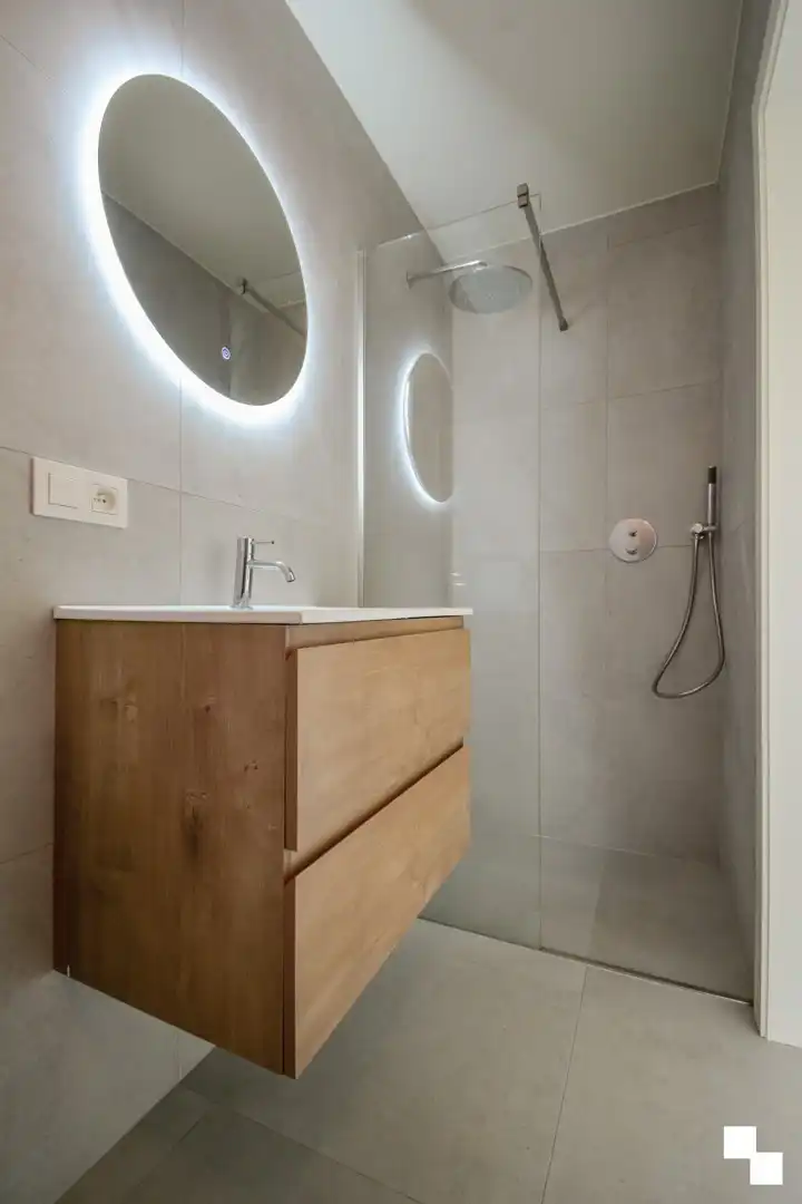Volledig gerenoveerde studio nabij centrum Roeselare foto 9