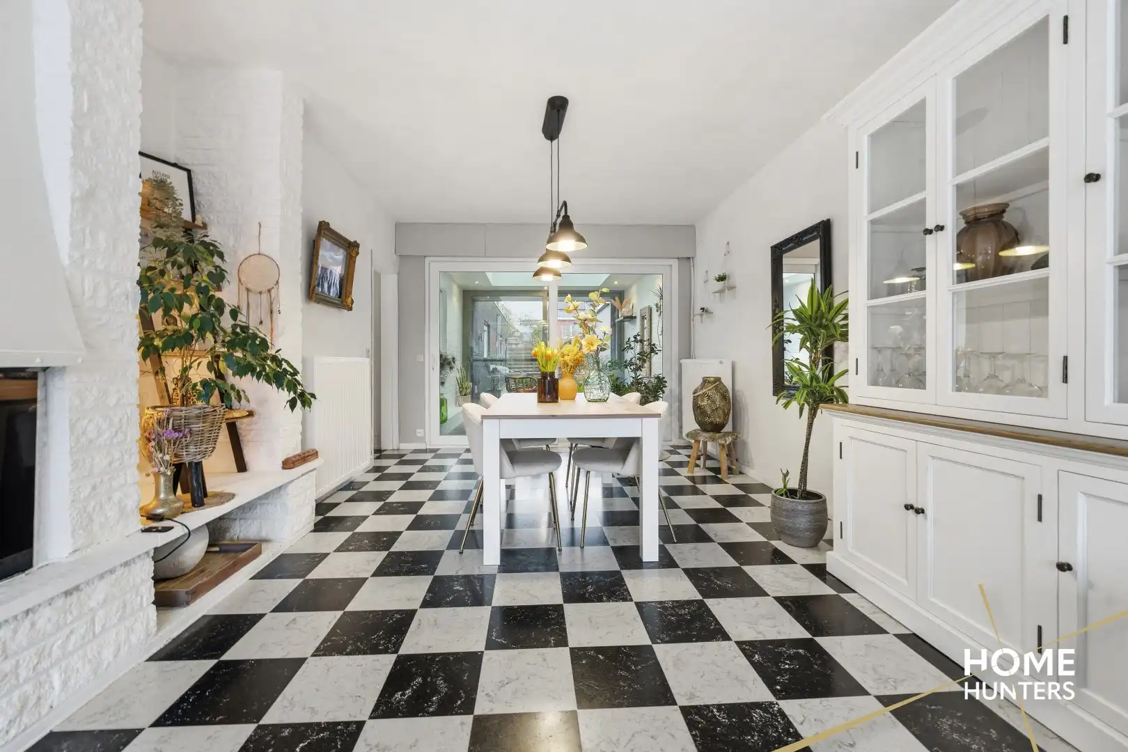 Verrassend ruime woning op een rustige ligging in Ieper met 5 slaapkamers en een oprit foto 7