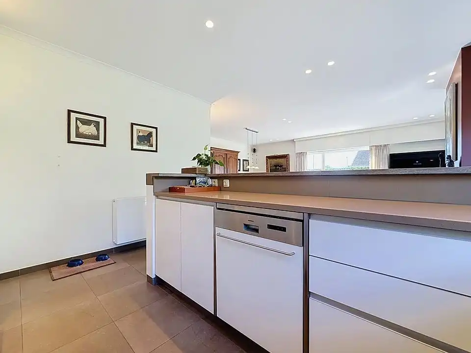 Kom levenslang genieten aan zee in deze instapklare gelijkvloerse villa op uitzonderlijke toplocatie in Oostduinkerke! foto 6