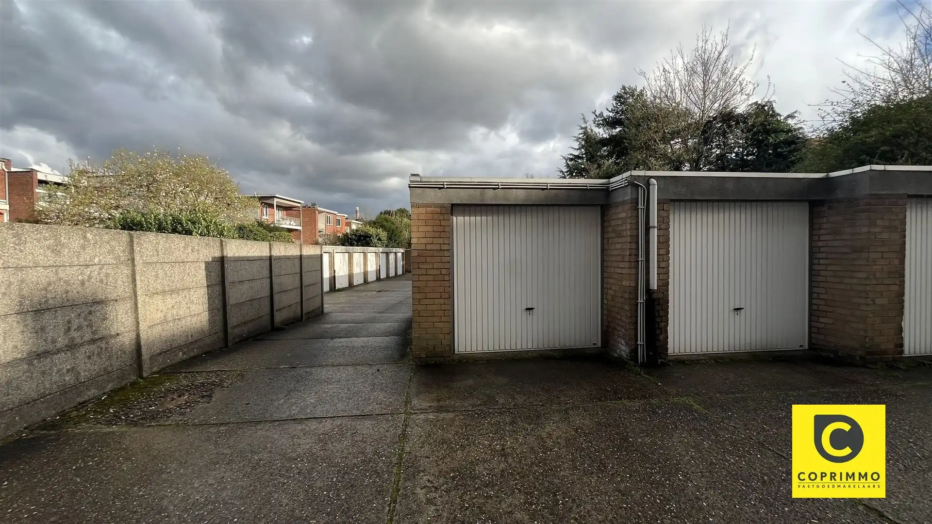 Garagebox met elektrische poort foto 5