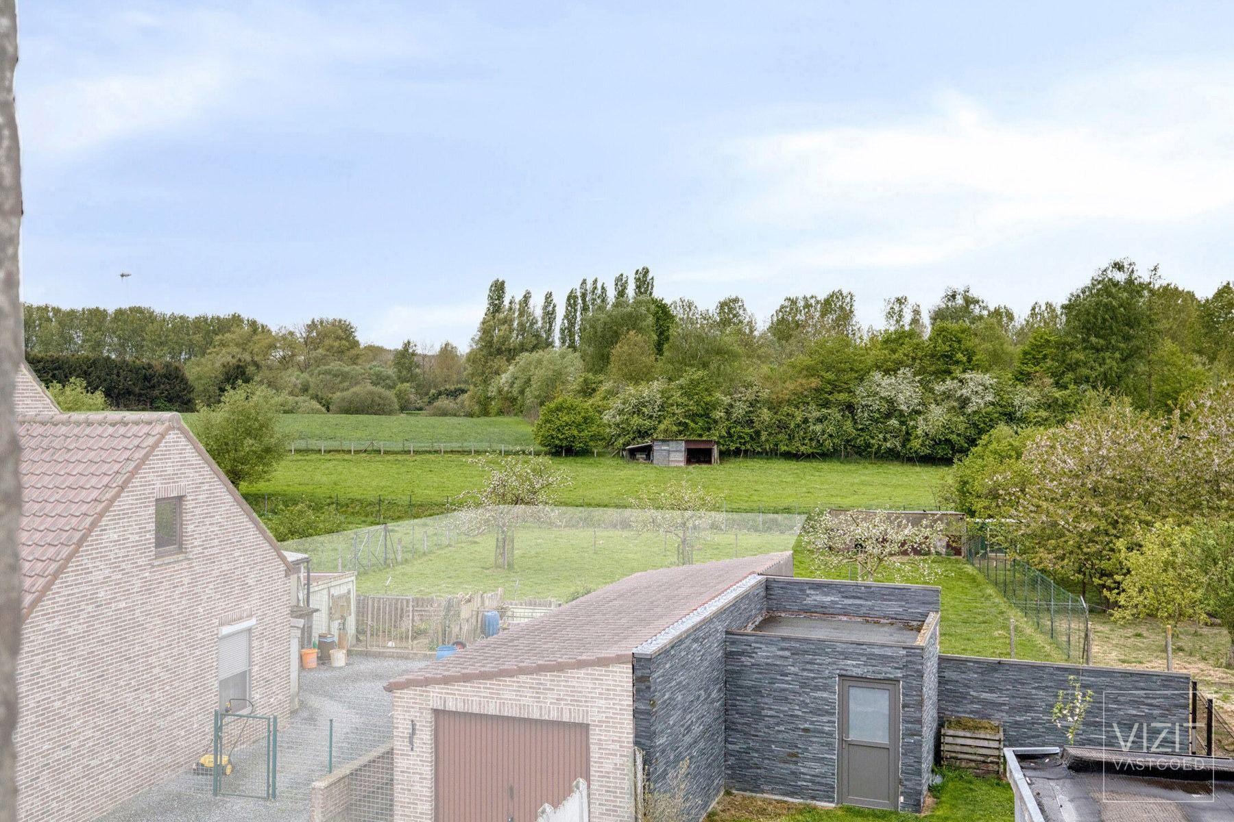 Halfopen woning met tuin, kelder en drie slaapkamers foto 12