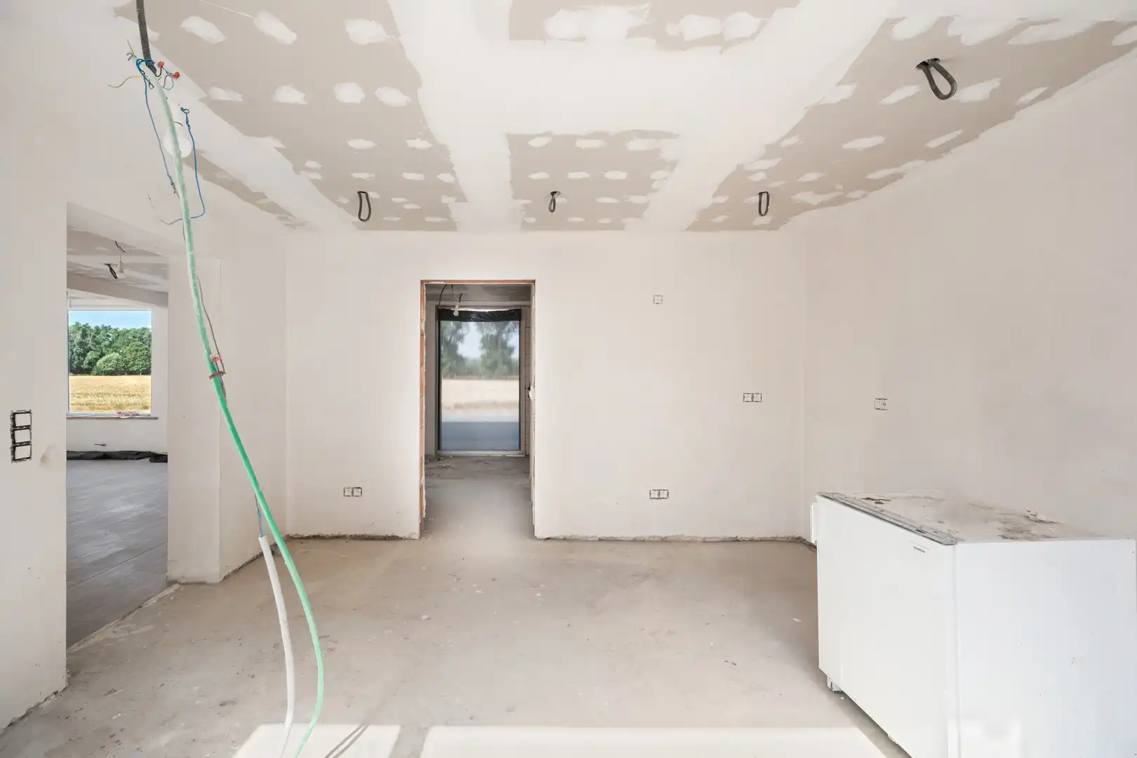 Ruime halfopen woning met 5 slaapkamers, grote tuin en prachtig open zicht in Lapscheure. foto 6