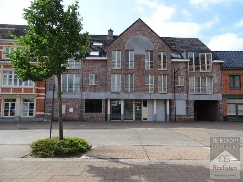 Voormalig bankkantoor foto {{pictureIndex}}