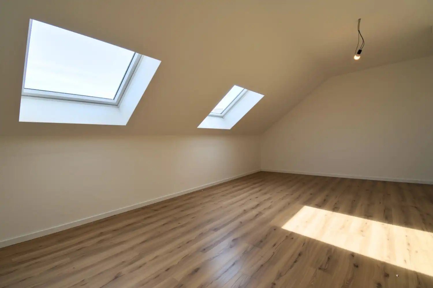Ruime nieuwbouwwoning met 4 slaapkamers, garage en tuin nabij het centrum van Sint-Pieters-Leeuw foto 13