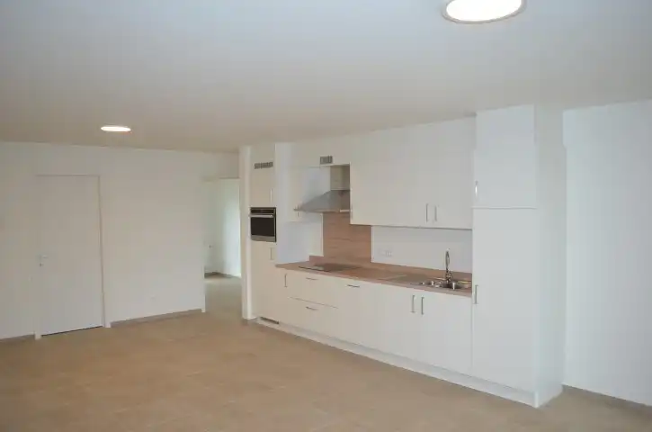 Recent appartement met drie slaapkamers op de 2e. verd. met lift, nabij het centrum foto 4
