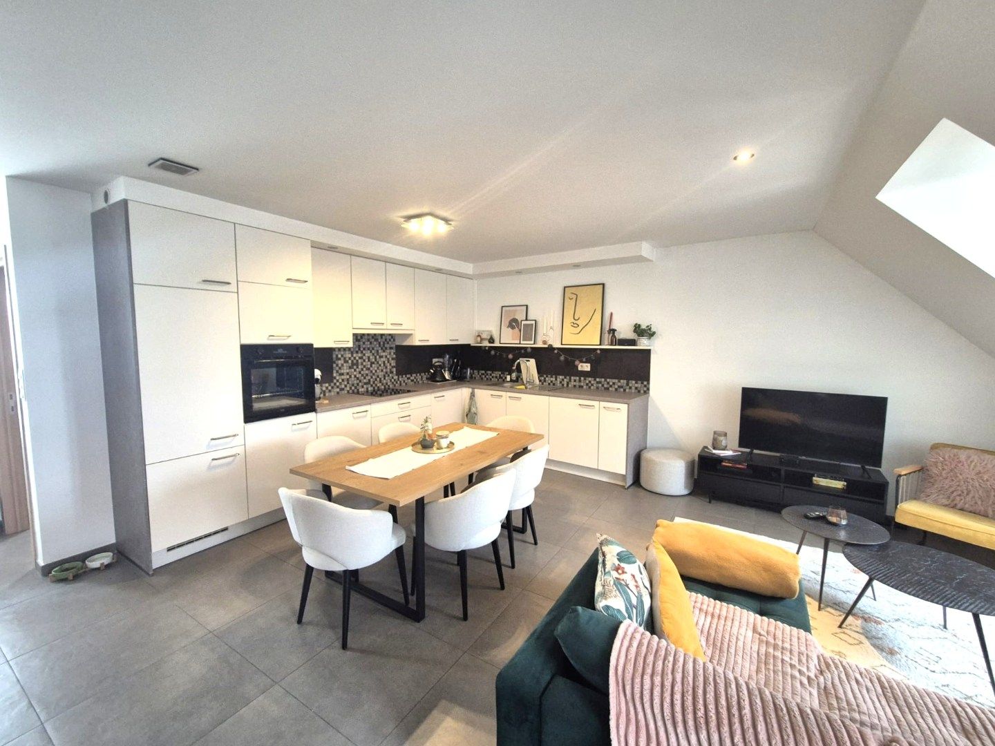 Instapklaar recent appartement in centrum Vinkt! foto 5