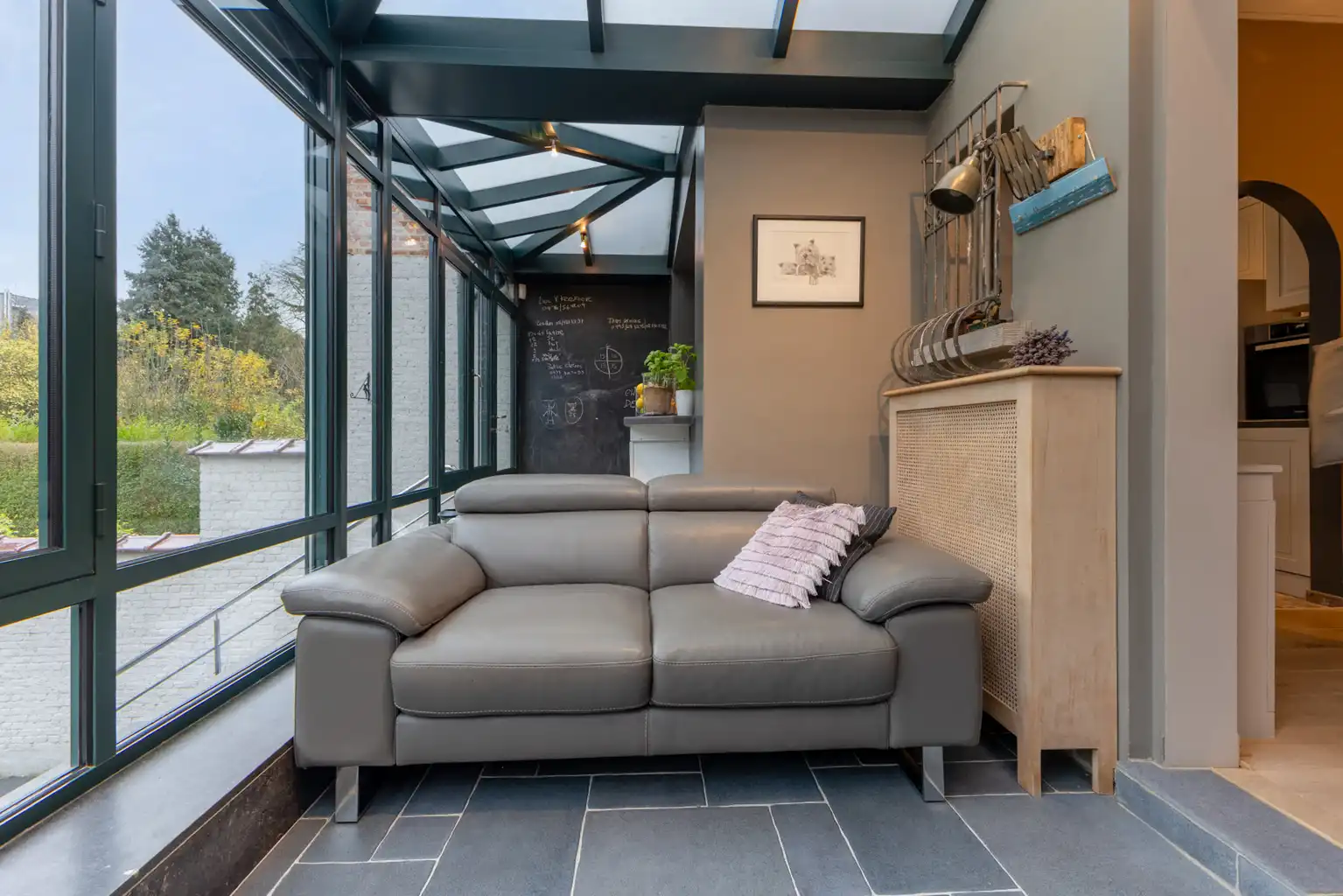Karaktervolle woning met 4 slpks, garage, bijgebouw en tuin foto 10