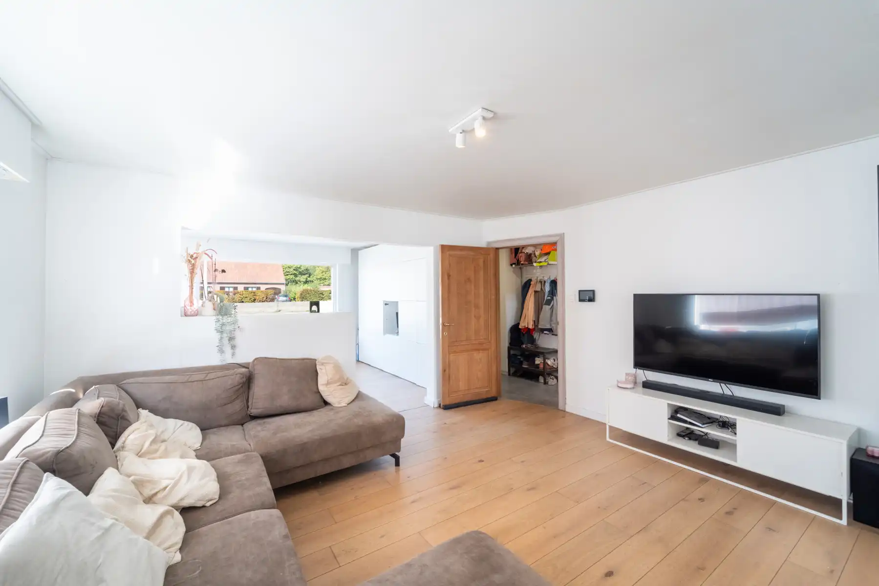 Ruime woning met bijgebouw en uitzicht op het Drongengoed foto 5