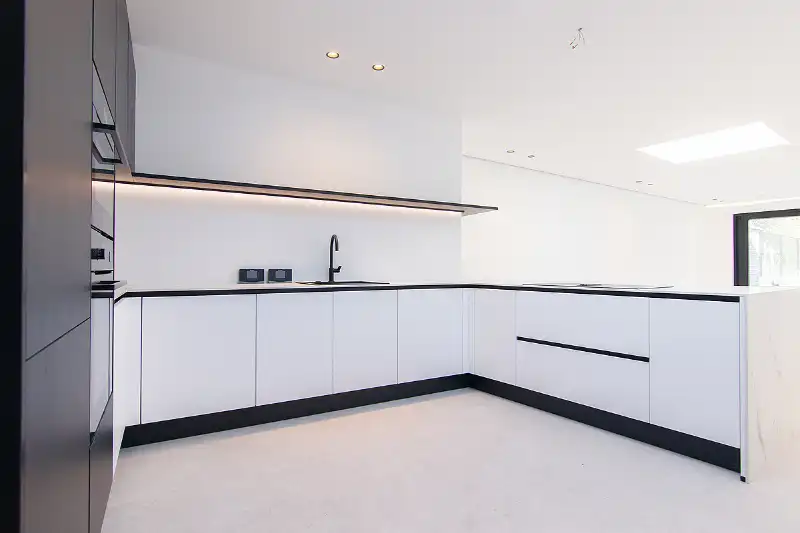 Geslaagde totaalrenovatie met 4 slaapkamers, 2 badkamers, zonnig terras, omheinde tuin en toegang achteraan foto 6