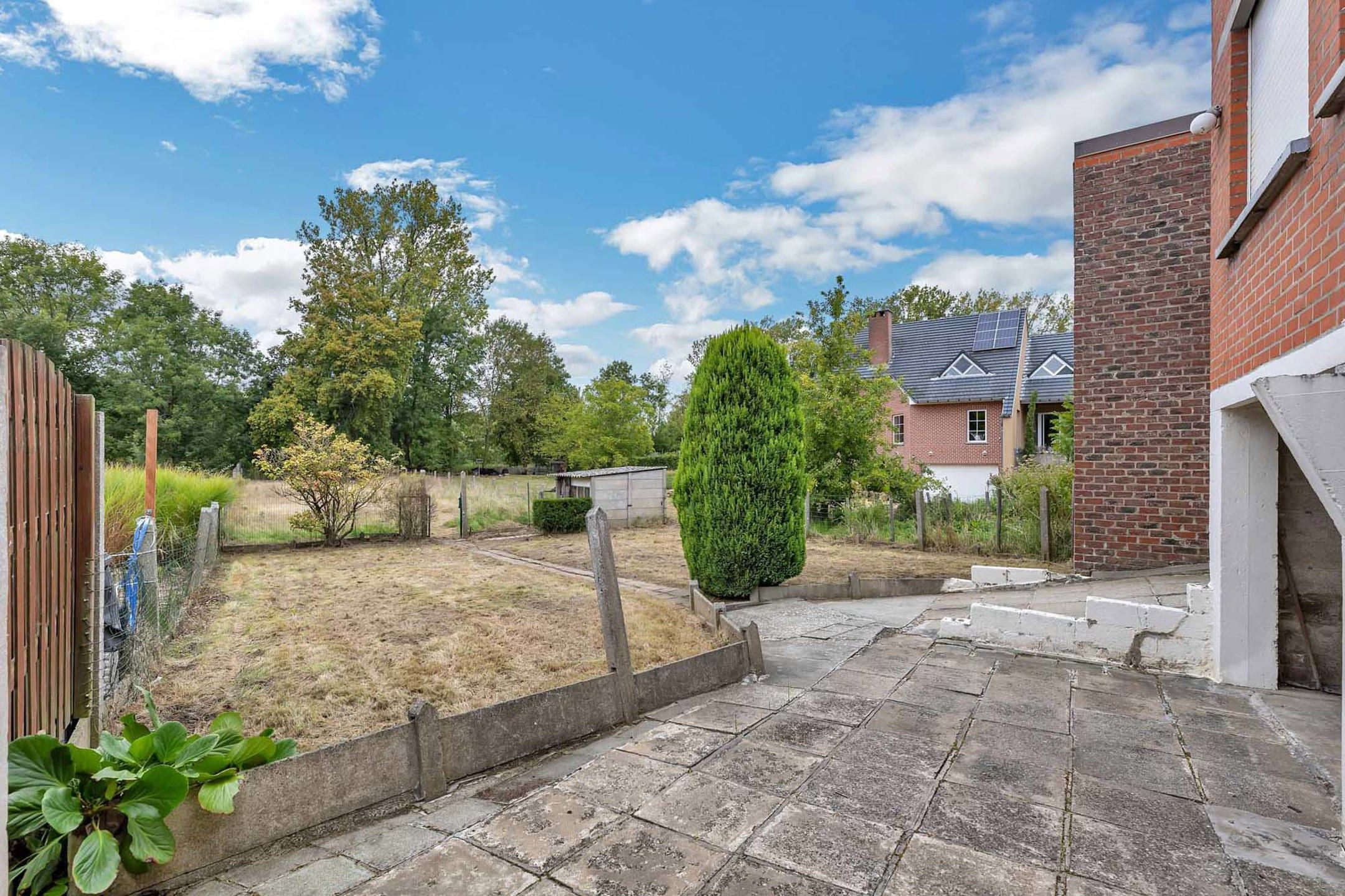 Te renoveren woning met garage en tuin foto 21