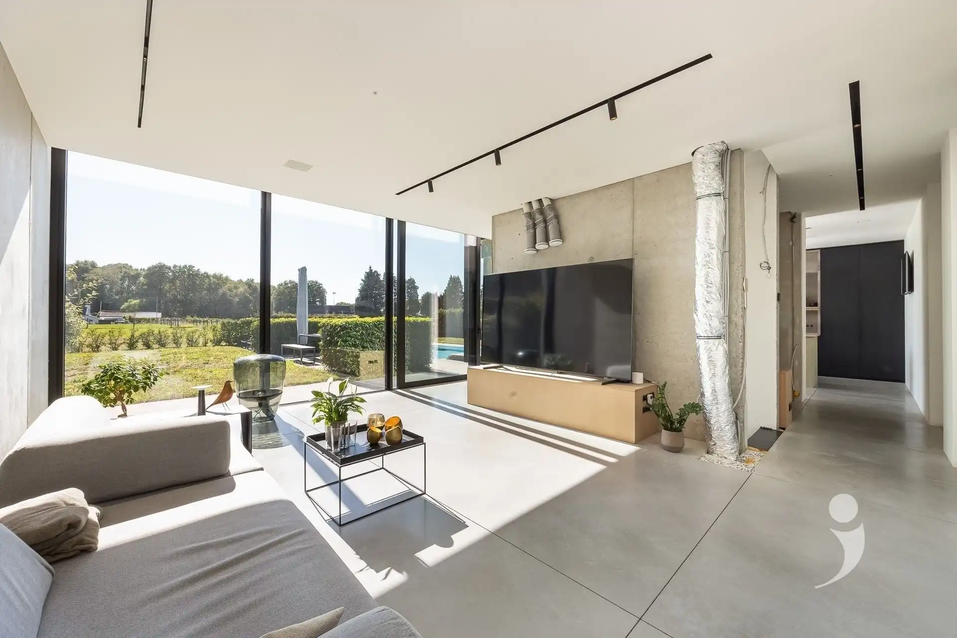 High-end architectenwoning met zwembad en prachtig zicht op de achterliggende weides foto 21