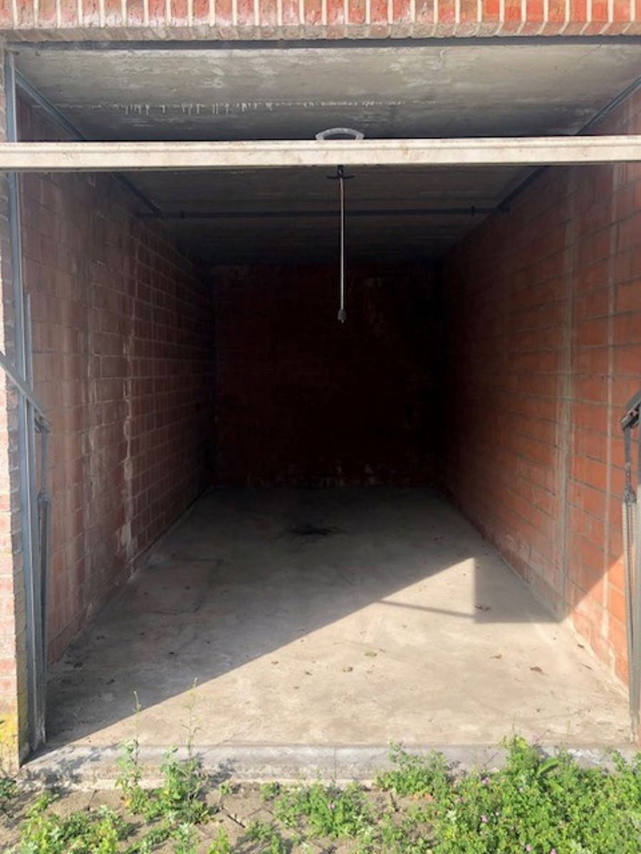 Extra hoge garagebox te huur op centrale locatie!  foto 3