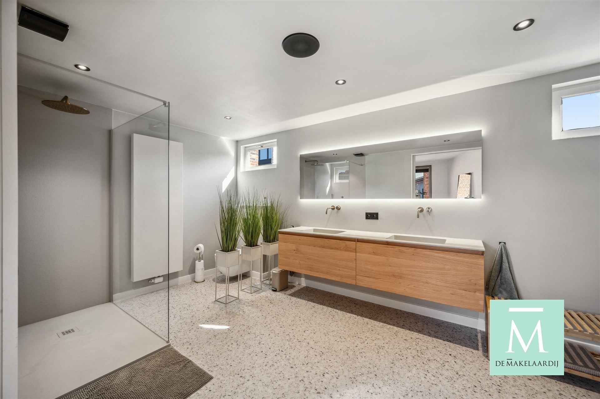 Zeer ruime en charmante woning met fijne tuin en ruime garage foto 25