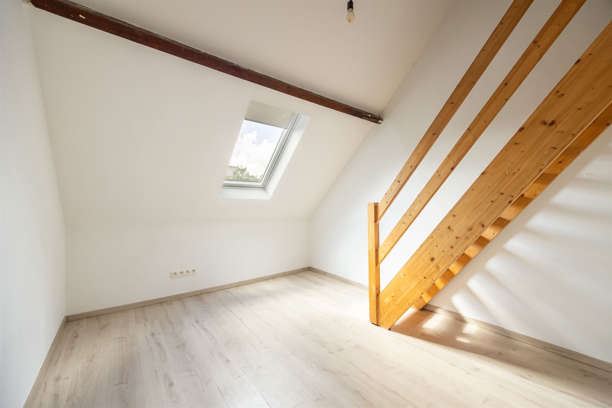 Ruime gezinswoning met vier slaapkamers en tuin foto 18
