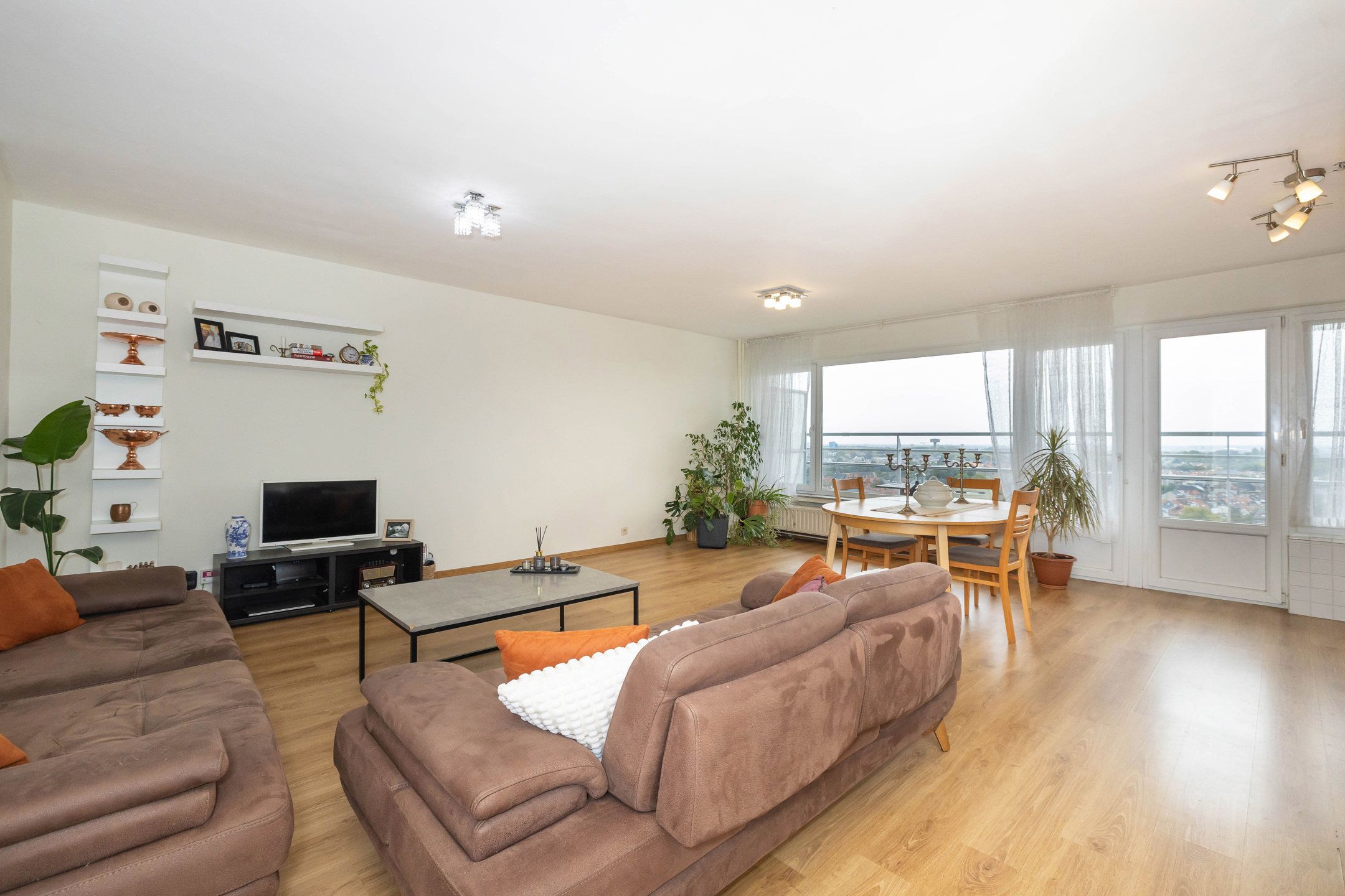 Mooi appartement 1 slaapkamer ± 70 m² + 2 garages optioneel foto {{pictureIndex}}