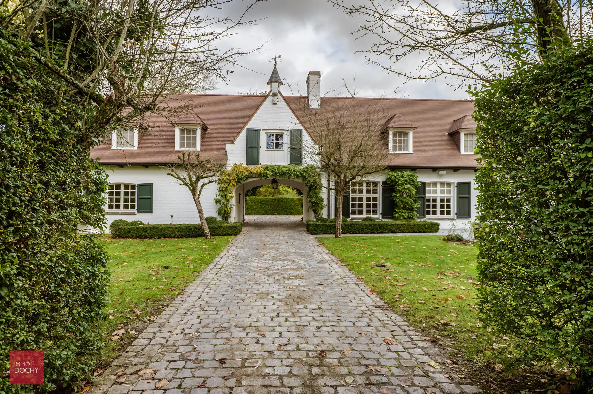 Instapklare ruime villa in residentiële buurt foto 5