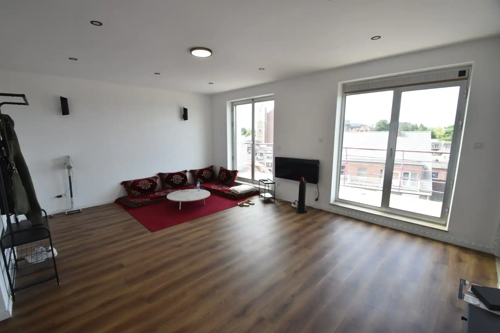 Gerenoveerd appartement aan de stadsrand foto 3