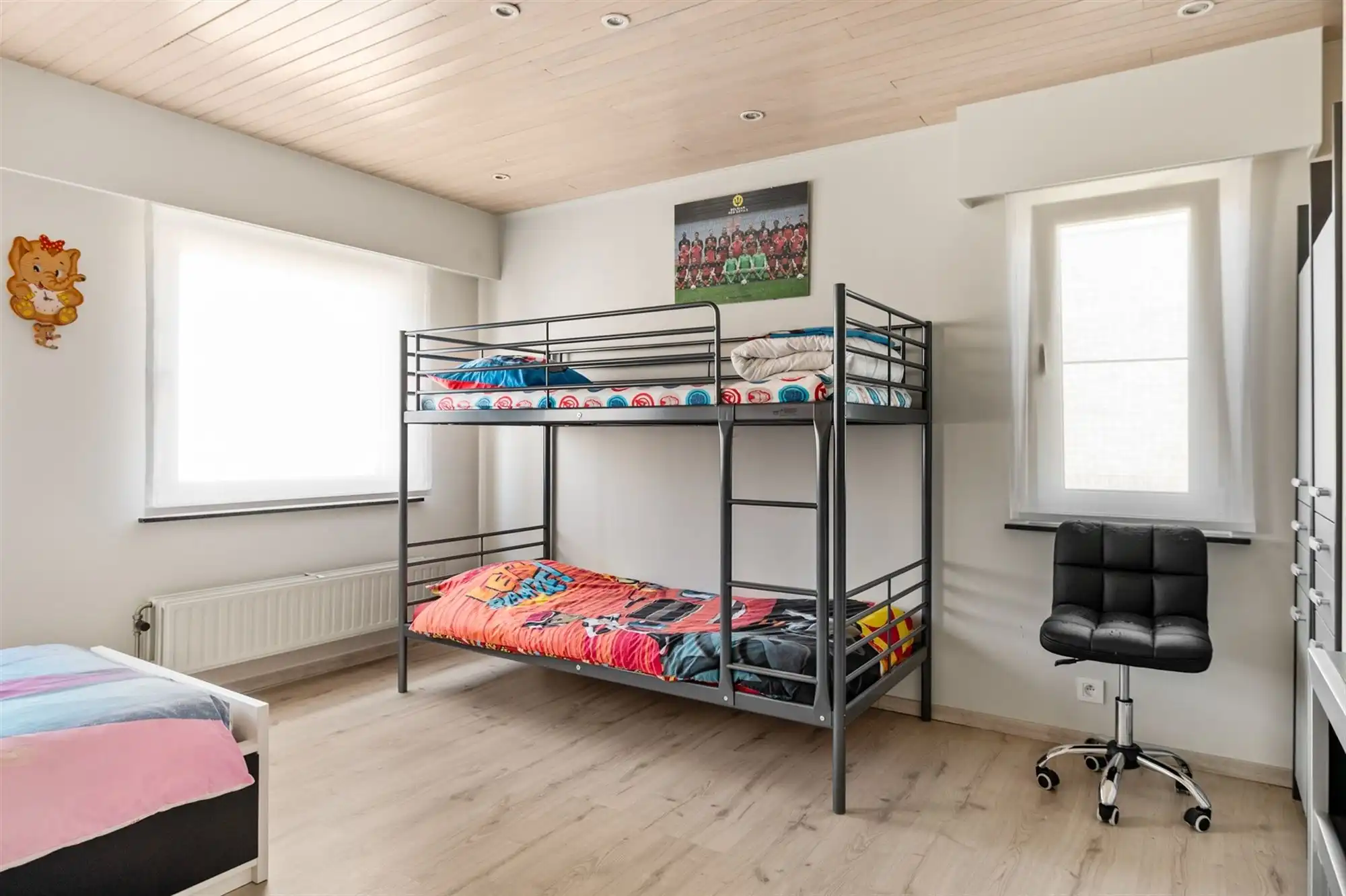 Verrassend ruime halfopen woning met 3 SLPK en bureel te Sint-Katelijne-Waver foto 12