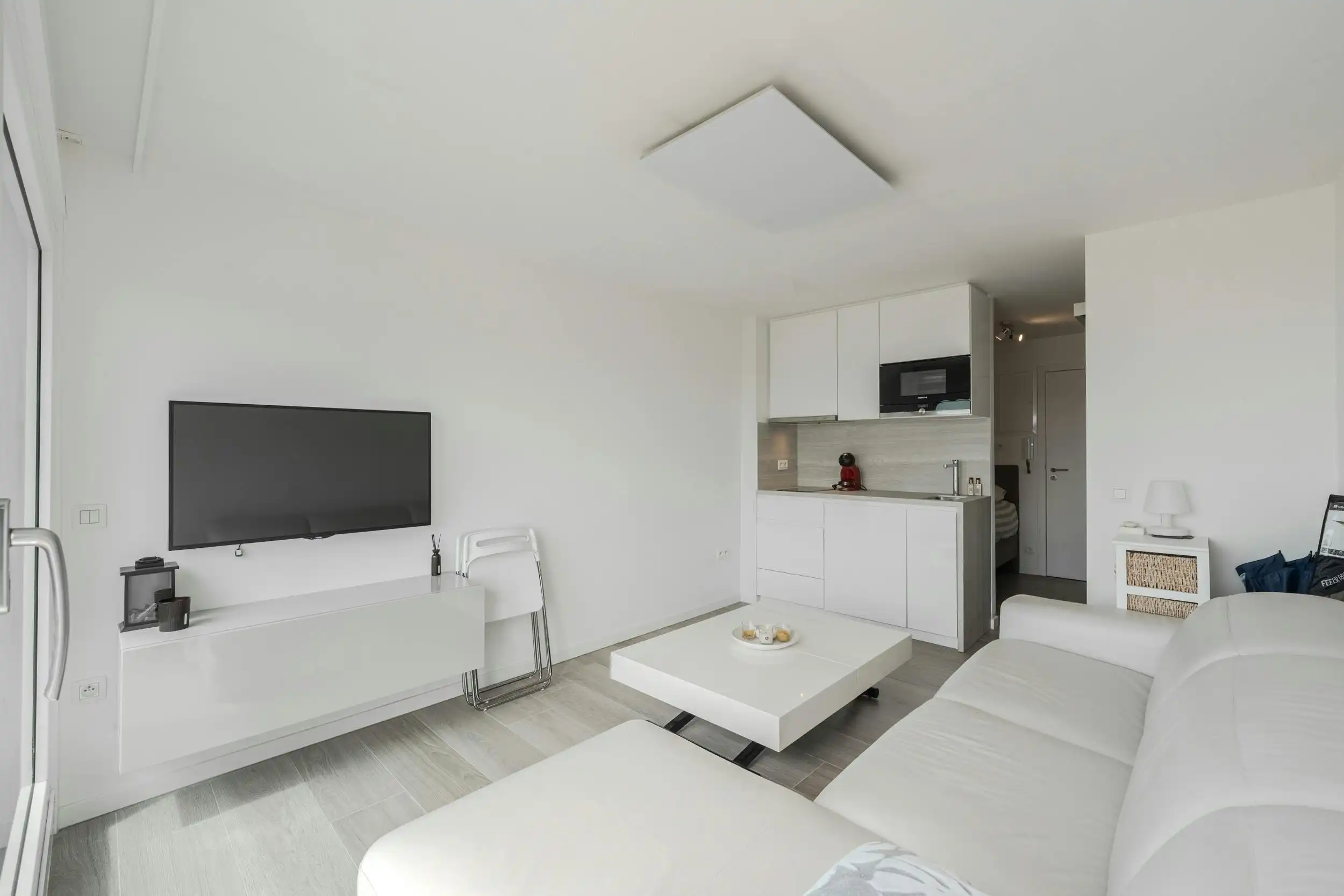 Gerenoveerde studio met zijdelings zeezicht! foto 14